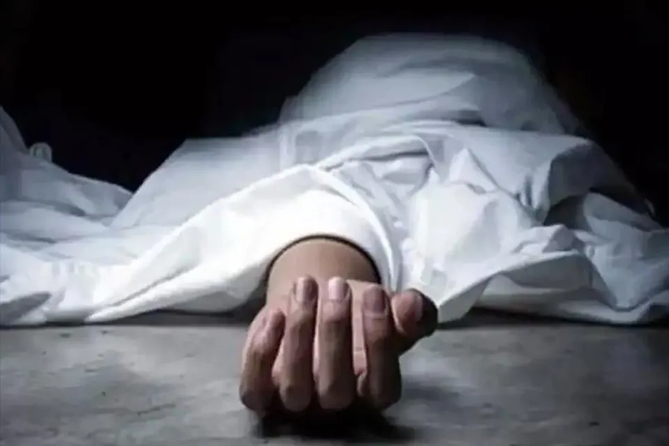 ছাত্রীর ঝুলন্ত দেহ উদ্ধার