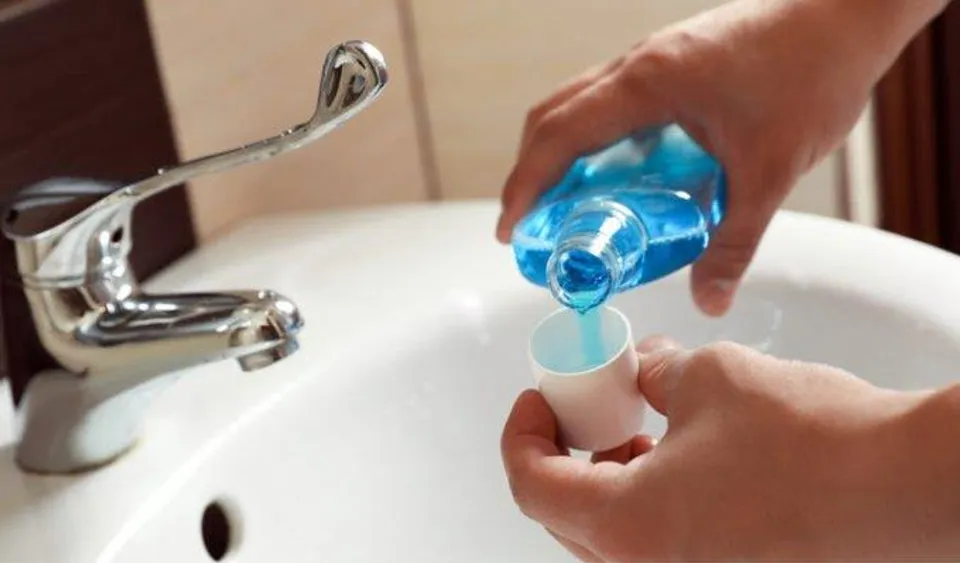 মাউথওয়াশ কেন ব্যবহার করা উচিৎ জানেন?