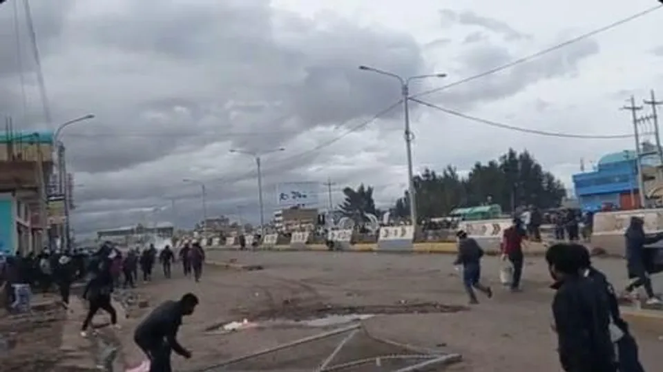 পেরুতে সরকারবিরোধী মিছিলে আহত প্রায় ৫০