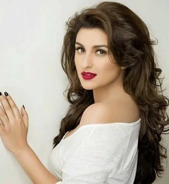 'বিকিনি'তে ছবি ভাগ করলেন পরিণীতি চোপড়া