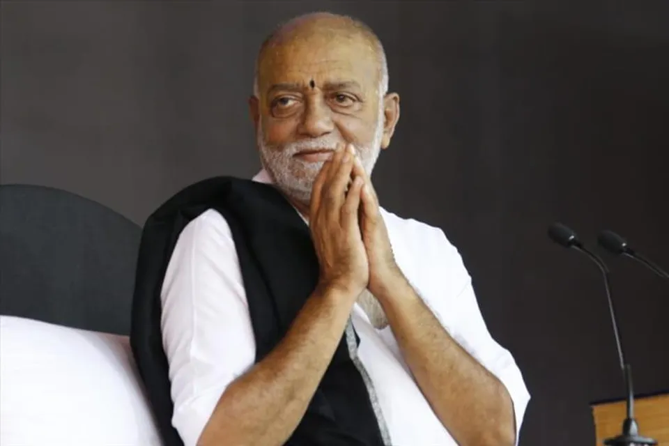 যুদ্ধে ক্ষতিগ্রস্তদের ১.২৫ কোটি টাকা সাহায্য মোরারি বাপুর