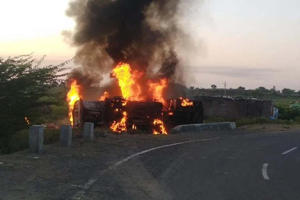 ট্যাংকারে ভয়াবহ আগুন, ঝলসে মৃত একাধিক