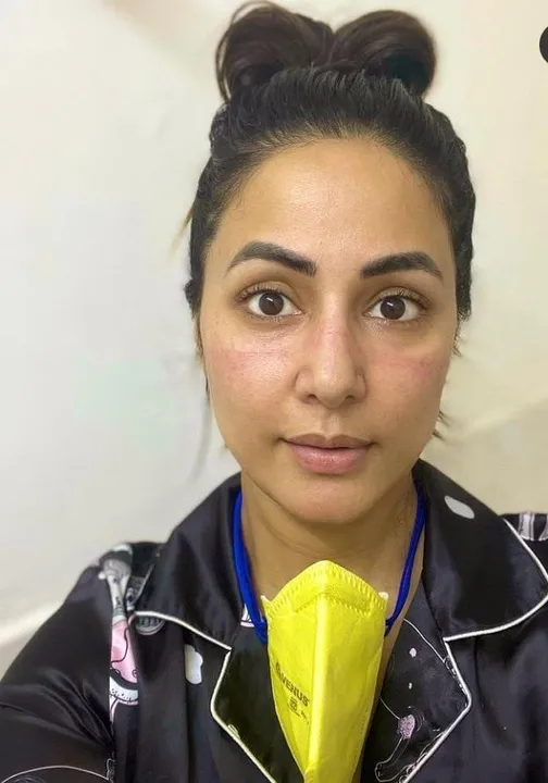 মাস্ক পড়ে কি হলো হিনার?