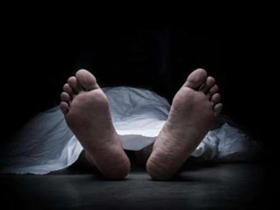 হাসপাতাল থেকে পালিয়ে গলায় ফাঁস লাগিয়ে আত্মহত্যা যুবকের