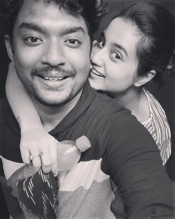 প্রকাশ্যে ভালোবাসা!