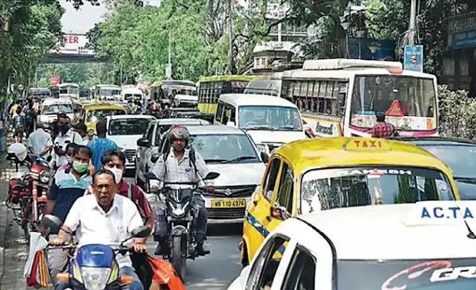 ডানকুনিতে কলকাতা ও হাওড়ামুখী রাস্তায় তীব্র যানজট