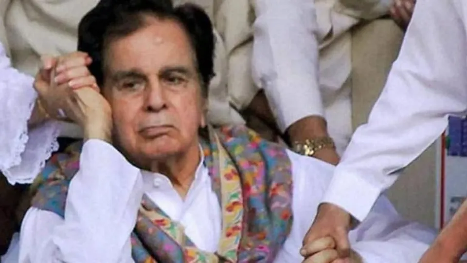 শ্বাসকষ্ট নিয়ে ফের হাসপাতালে ভর্তি দিলীপ কুমার