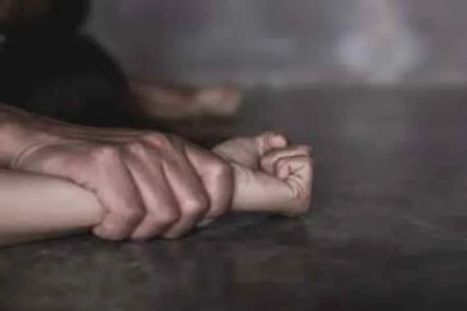 নৃত্যশিল্পীকে গণধর্ষন