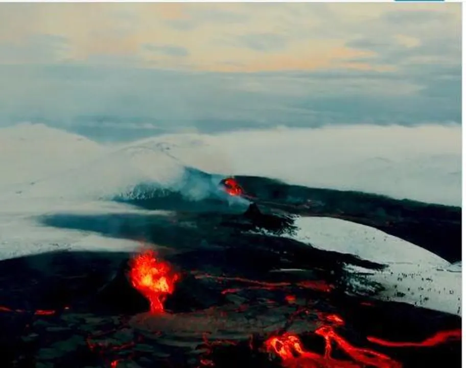 লাভা ও বরফের সংস্পর্শে অভূতপূর্ব দৃশ্য, দেখুন ভিডিও
