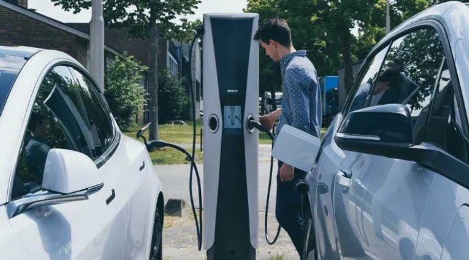 তিন গুণ বাড়ল বৈদ্যুতিক গাড়ি বিক্রি