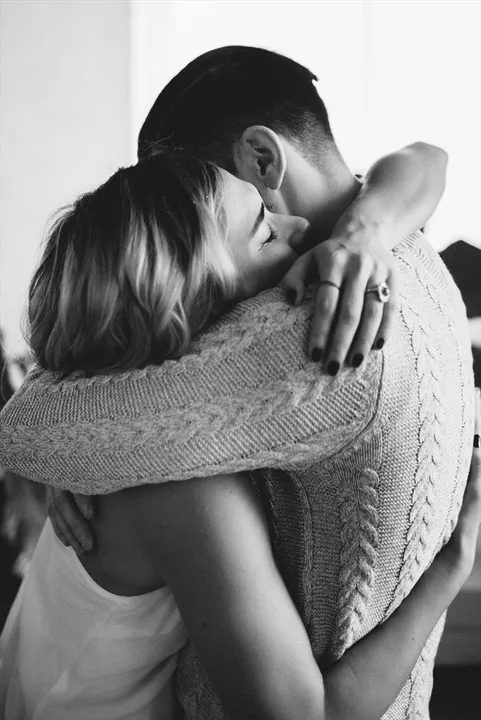 কী করে বুঝবেন মেয়েটা আপনাকে সত্যিই ভালোবাসে?