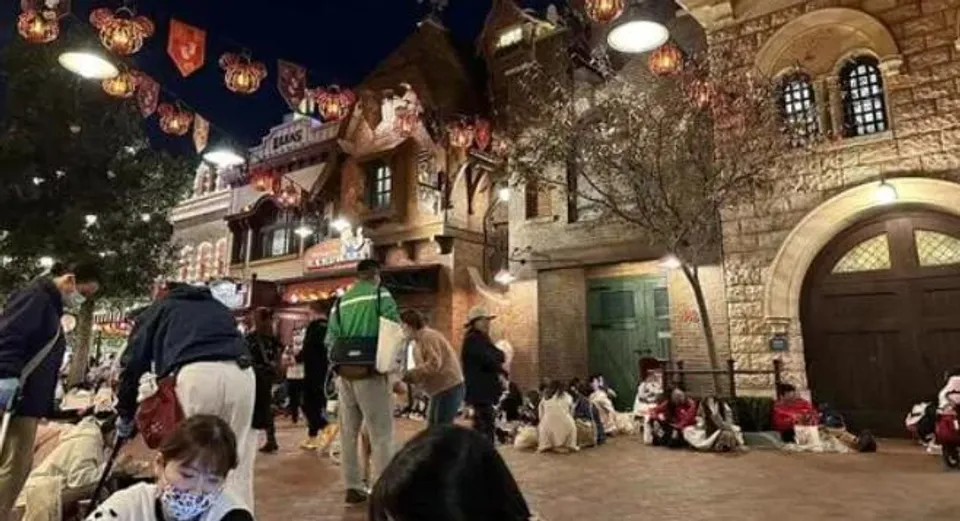 চীনে তৃতীয় দিনের মতো ২,০০০ এরও বেশি কেস রিপোর্ট করা হয়েছে