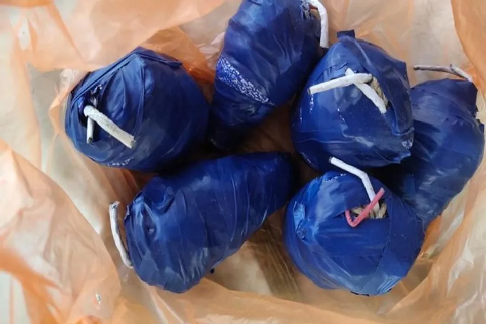 সেতুর নিচ থেকে বোমা উদ্ধারকে কেন্দ্র করে চাঞ্চল্য ছড়ালো ঢেকিয়াজুলিতে