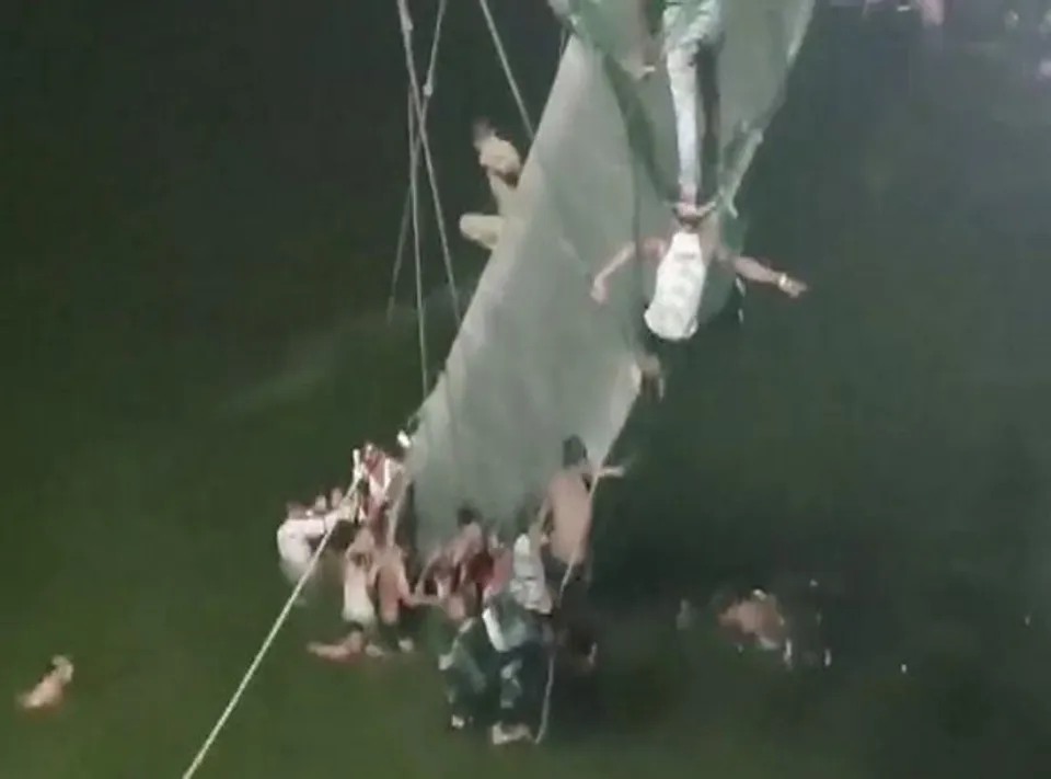 Morbi bridge collapse: উদ্ধার কাজে এনডিআরএফের পাঁচটি দল