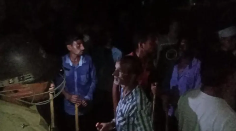 তৃণমূল ছাত্র পরিষদের দলীয় কার্যালয়কে কেন্দ্র করে বোমাবাজির অভিযোগ জামুরিয়ায়