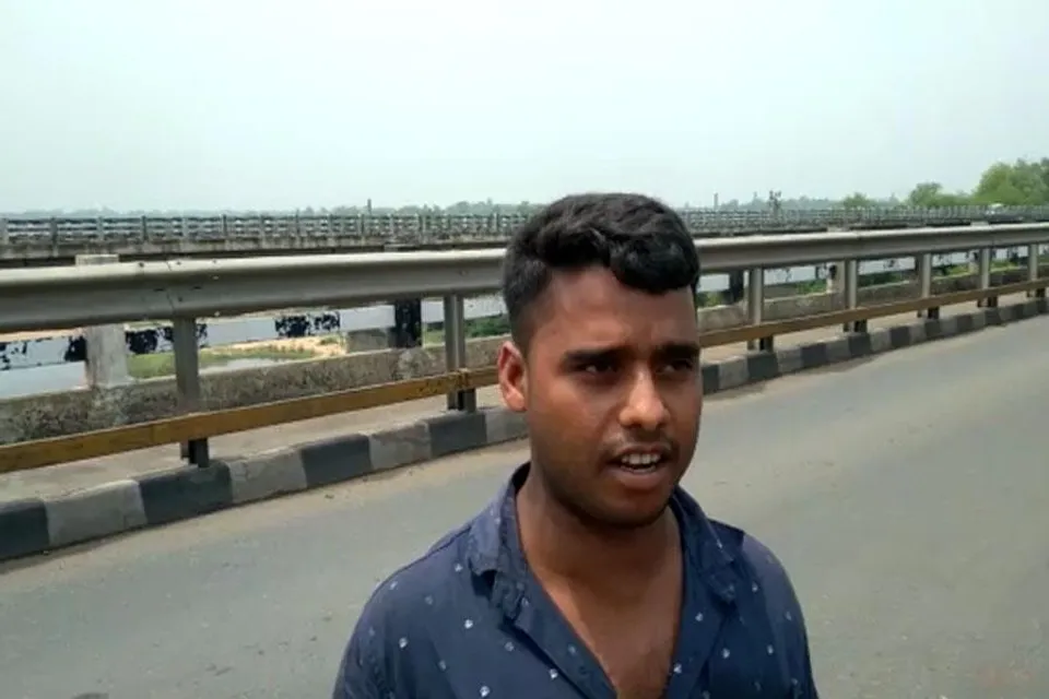 ডুবুরডিহি বর্ডারে কয়লা বোঝাই ট্রাকের সারি, শুনুন চালকের বক্তব্য