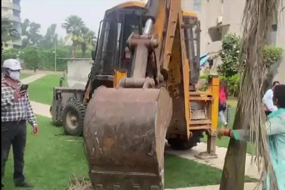 গ্র্যান্ড ওম্যাক্স সোসাইটিতে ধ্বংস অভিযান শেষ করলো নয়ডা কর্তৃপক্ষ