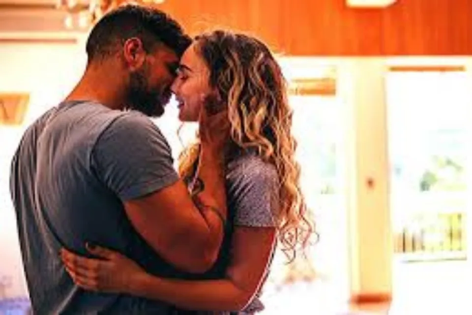 ভালোবাসাযাপনের আদর্শ সময় কখন জানেন?