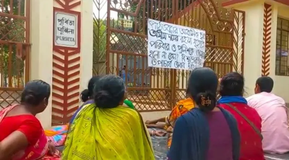 ছাত্র মৃত্যুতে ফের উত্তাল বিশ্বভারতী, উপাচার্যের বাড়ির সামনে বিক্ষোভ