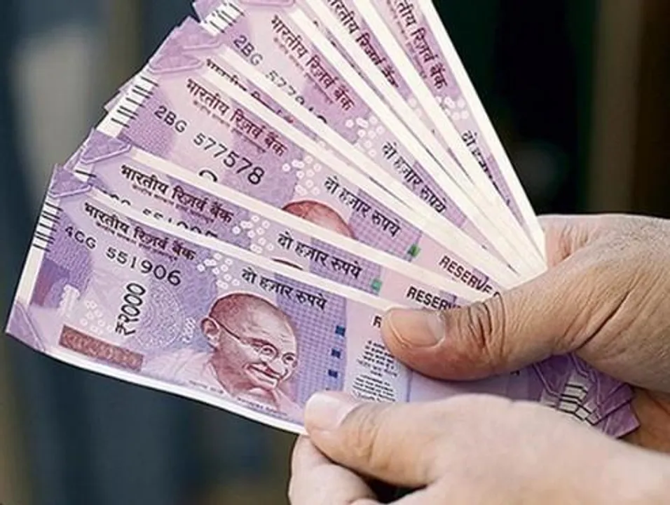 ভারতীয় মুদ্রার রেকর্ড পতন, প্রথমবার ৮২ টাকা পেরল ডলারের দাম