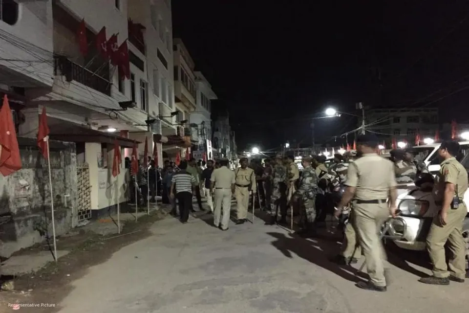 ভোটের আগে রাতের অন্ধকারে ত্রিপুরায় ২ বাম কর্মীর বাড়ি লক্ষ্য করে বোমা ছোড়ার অভিযোগ