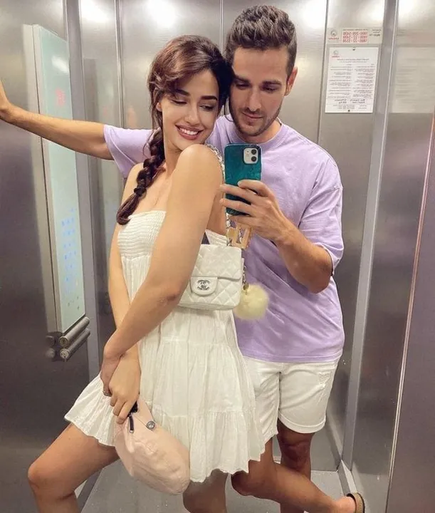 রহস্যময় পুরুষের সঙ্গে দিশা পাটানি! ছবি ভাইরাল হতেই নেটিজেনদের শিকার