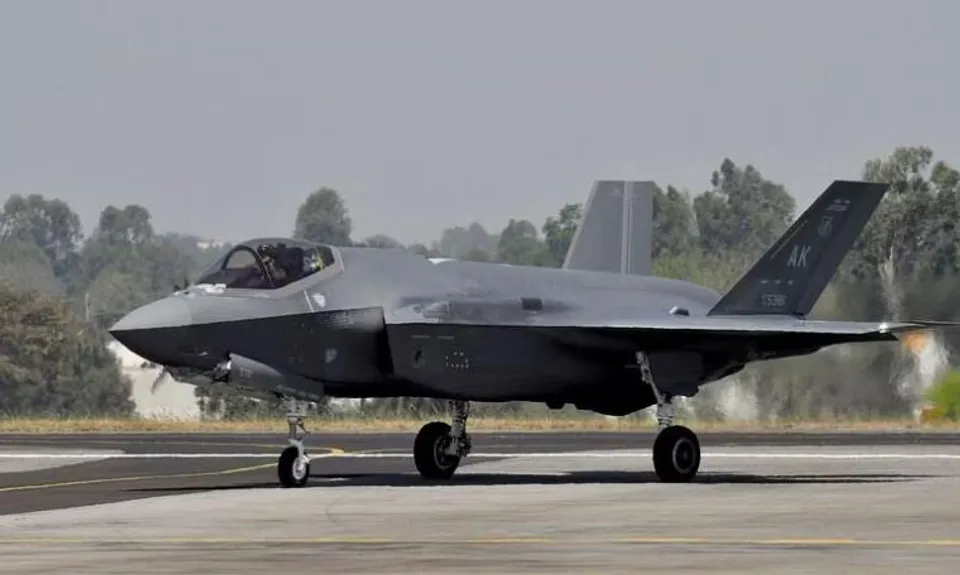 এফ-৩৫ ও বোমারু বিমান প্রদর্শনের মাধ্যমে ভারতকে রাশিয়ার কাছ থেকে দূরে সরিয়ে নেওয়ার চেষ্টা করছে যুক্তরাষ্ট্র