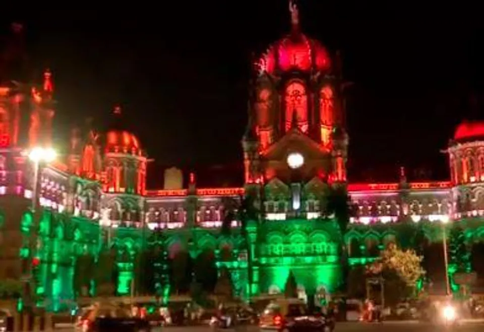 স্বাধীনতা দিবসের আগেই তেরঙ্গায় আলোকিত হয়েছে ছত্রপতি শিবাজি টার্মিনাস