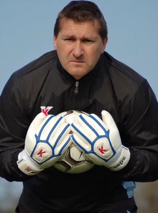 চেলসির প্রাক্তন গোলকিপিং কোচকে নিয়োগ করল ইস্টবেঙ্গল