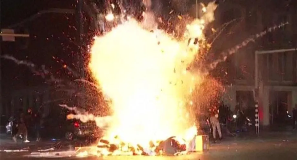 করোনার বিধিনিষেধের বিরুদ্ধে  ইউরোপ জুড়ে দাঙ্গা