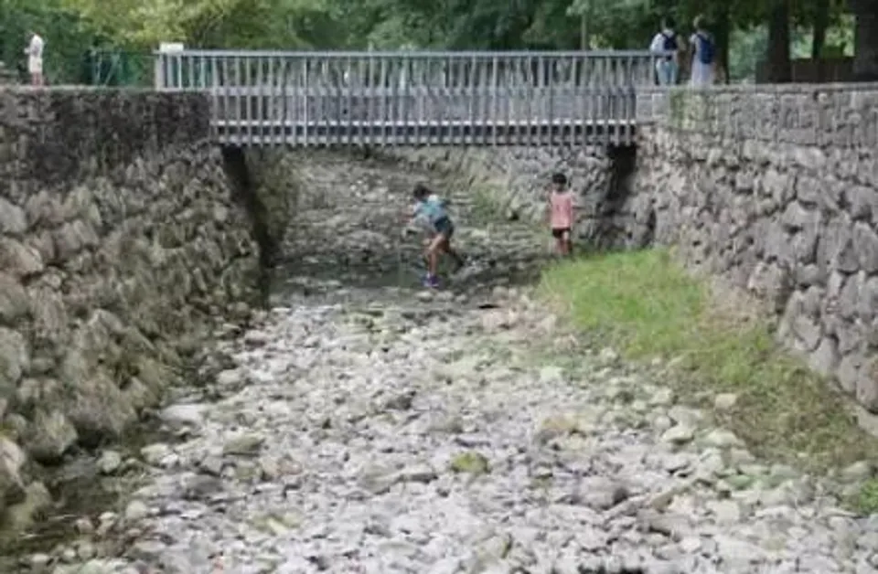 ফ্রান্সে ঝড়ের আঘাতে নিহত ২, আহত ১২