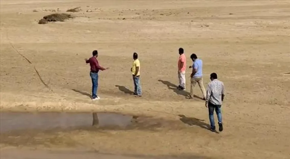 ছট পুজোর জন্য ঘাট পরিদর্শনে মাধাইপুরের অঞ্চল সভাপতি গৌতম ঘোষ