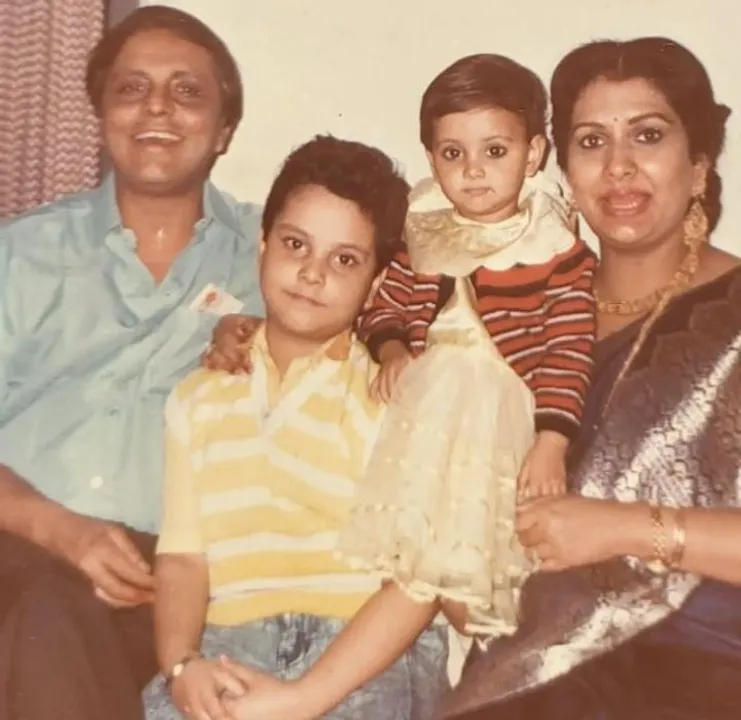 পুরনো ছবির মাধ্যমে দাদাকে রাখির শুভেচ্ছা, চিনতে পারলেন টলিপাড়ার এই তারকাকে?