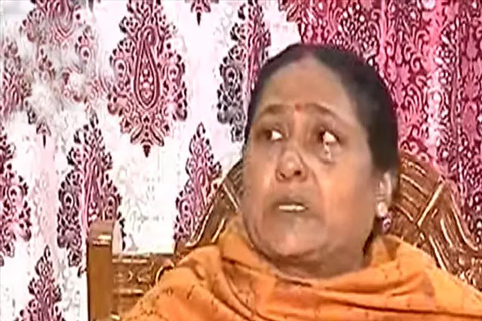 ভোটের টিকিট না পেয়ে কান্না তৃণমূল নেত্রীর