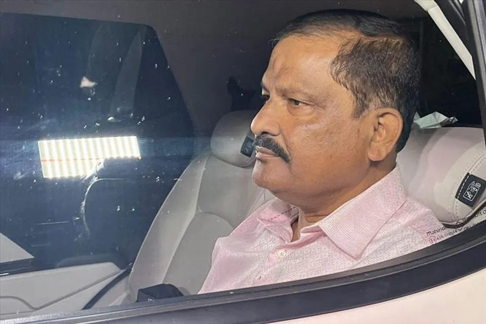 সিবিআই দফতরে হাজিরা মানিক-ঘনিষ্ঠ তাপস মণ্ডলের