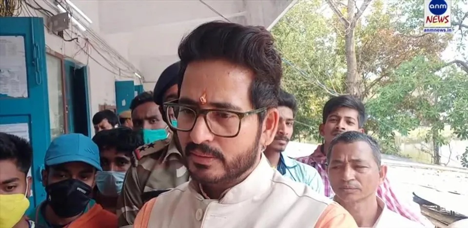 খড়গপুর পৌরসভার ৩৩ নং ওয়ার্ডে জয়ী হিরণ