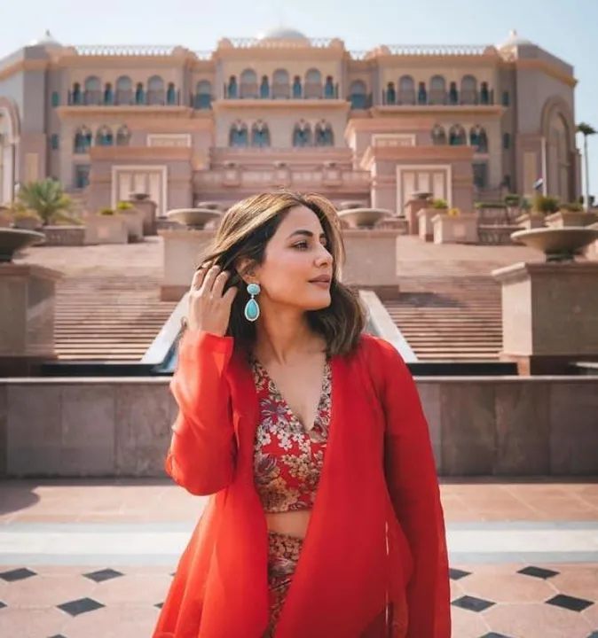 কান উৎসব এর পর আবুধাবি পর্যটন প্রচারের জন্য আমন্ত্রণ পেলেন হিনা খান