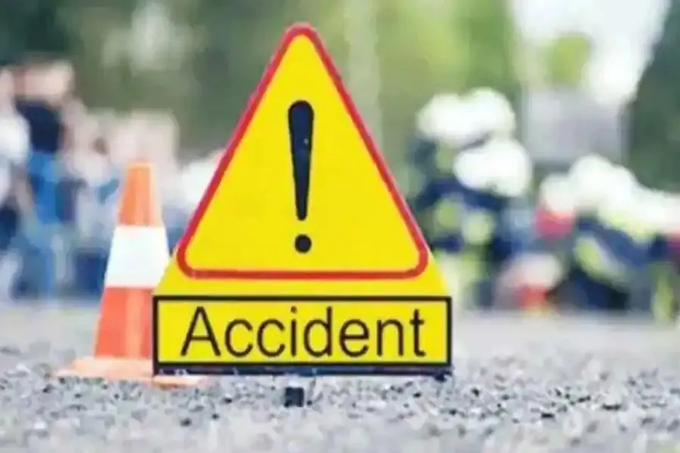 ট্রাকের ধাক্কায় মর্মান্তিক মৃত্যু ৬ জনের, আহত ৭