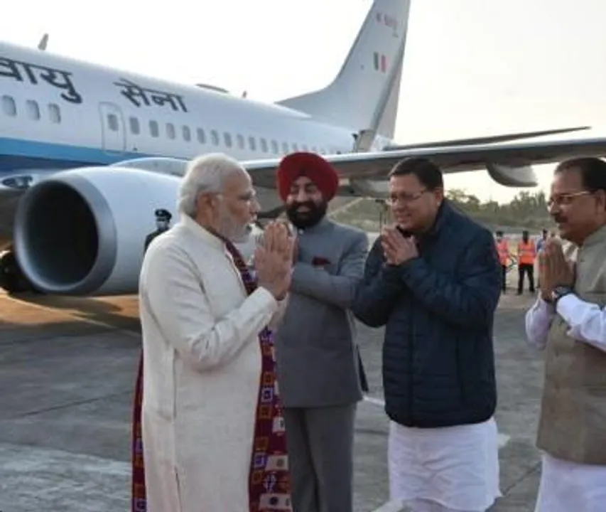 দেরাদুনের জলি গ্রান্ট বিমানবন্দরে পৌঁছে গিয়েছেন মোদী