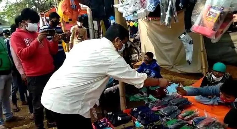 করোনা সচেতনতায় পথে নামলেন দুর্গাপুর ফরিদপুর ব্লক সভাপতি