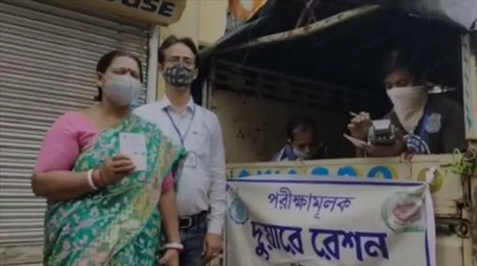 শুরু হল দুয়ারে রেশন প্রকল্প, খুশি গ্রাহকরা, সংশয় ডিলারদের