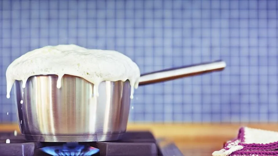 দুধ পড়ে যাওয়া সংসারে কি অলক্ষণের ইঙ্গিত দেয়?