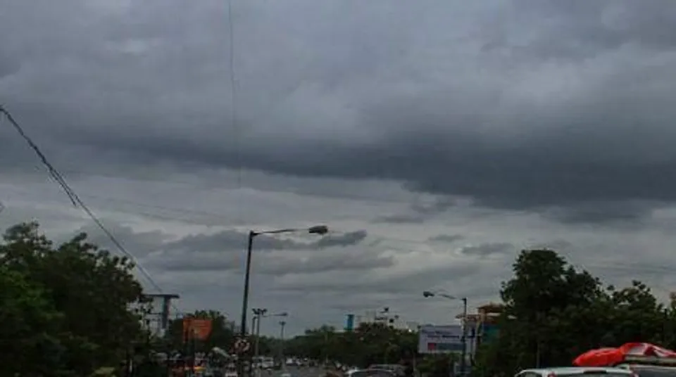 কমবে গরম, আজ হাওড়ায় বজ্রবিদ্যুৎ-সহ বৃষ্টির সম্ভাবনা