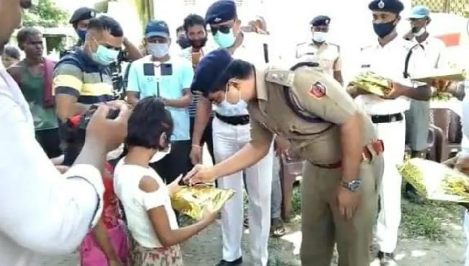 করোনা আবহে চা-বাগানের শিশুদের জন্য বাগডোগরা পুলিশের বিশেষ উদ্যোগ