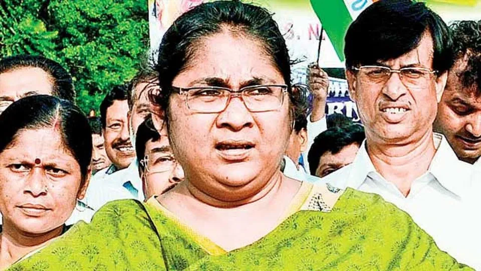 ত্রিপুরায় তৃণমূল সাংসদ দোলা সেন ও অপরূপা পোদ্দারের গাড়িতে হামলা