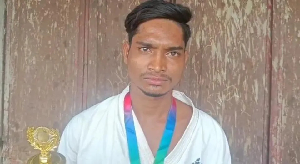 সর্বভারতীয় ক্যারাটে প্রতিযোগিতায় সাফল্য লাউদোহার দেব কুমার বাউরি-র