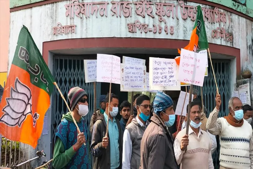 বিল্ডিং সংস্কারের নামে ছাত্রছাত্রীদের কাছ থেকে টাকা নেওয়ার অভিযোগ প্রধান শিক্ষকের বিরুদ্ধে