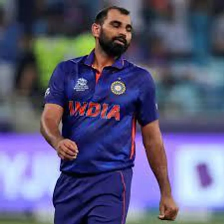 প্যাভিলিয়নের পথে শামি