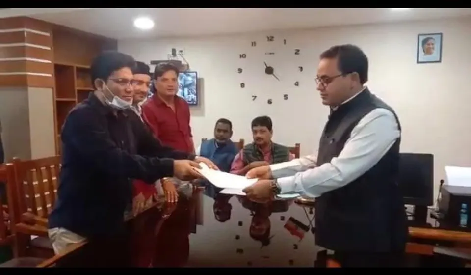 মেয়র পদের জন্য মনোনয়নপত্র জমা