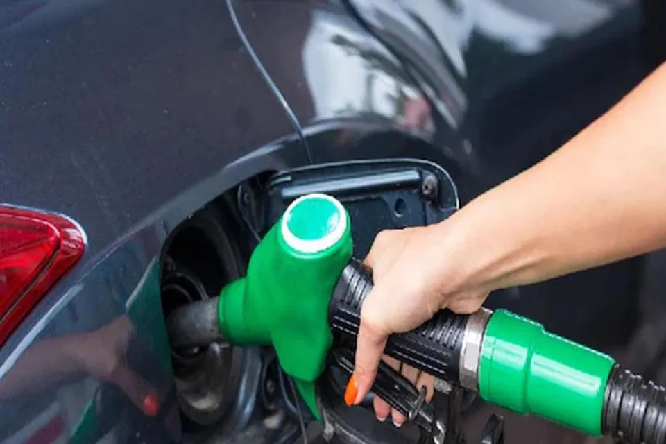 ৭ বছরে সবচেয়ে বড় পতন, ৮% কমল অপরিশোধিত তেলের দাম